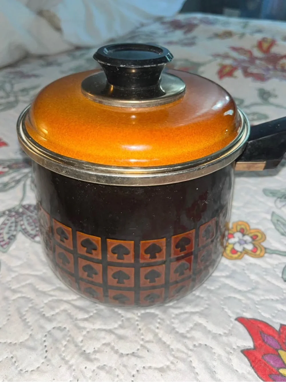 Vintage MCM Spade Enamel Cooking Pot - Brown Black Cottagecore Kiitchenware